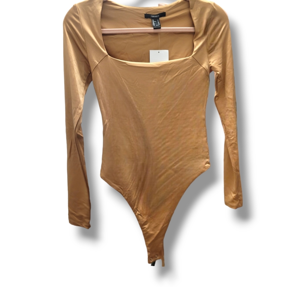 NwT Forever 21 Bodysuit. Tan. Size small. Square neckline.